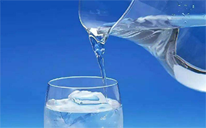 水放久了為什么有味道？